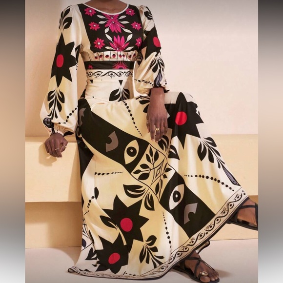 Elegant Black and Cream Patterned Maxi Dress - Picture 4 of 8